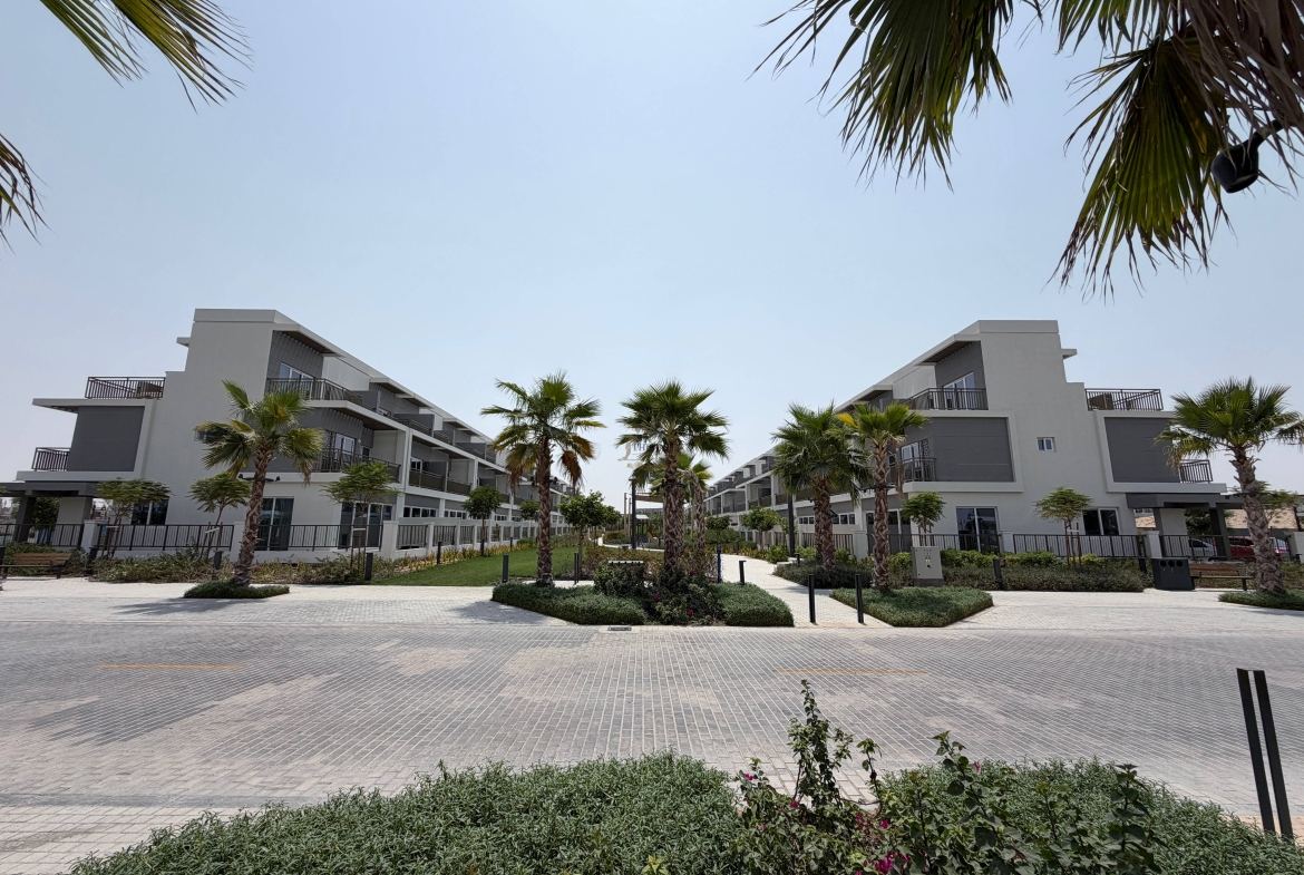 4 Bedroom Townhouse for Rent in DAMAC Hills 2 (Akoya by DAMAC) - Photo 1 | Throne Properties