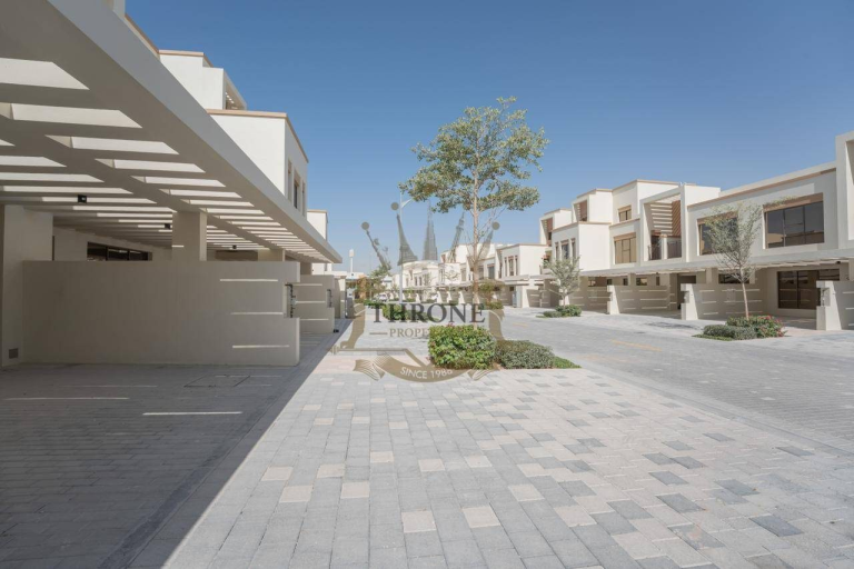 4BR Townhouse | Vacant | Near Central Hub